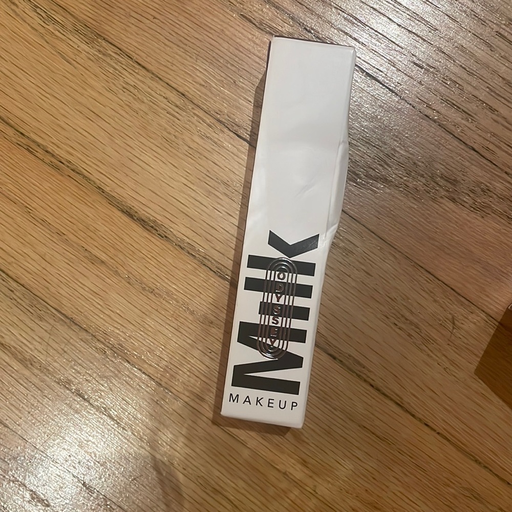 MILK MAKEUP
Odyssey Hydrating Non-Sticky Lip Oil Gloss Voyage